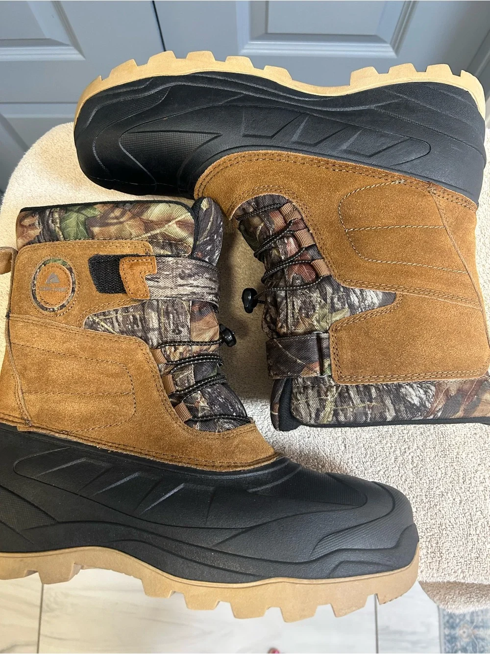 OZARK TRAIL Mossy Oak men’s hunting/snow boots. Size 11. NEW?? Insulated